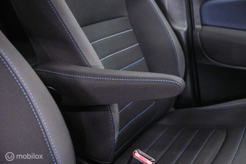 Toyota Yaris 1.5 VVT-i Bi-Tone | Camera | Dealer oh | 1e eig | Trekhaak | NL auto NAP | rijklaarprijs | 112 pk | Lane assist | Cruise |