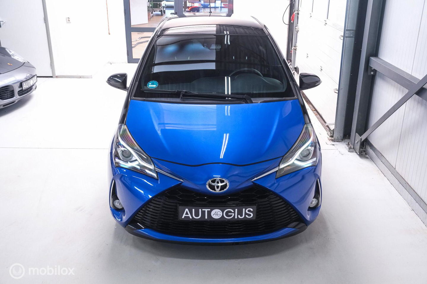 Toyota Yaris 1.5 VVT-i Bi-Tone | Camera | Dealer oh | 1e eig | Trekhaak | NL auto NAP | rijklaarprijs | 112 pk | Lane assist | Cruise |