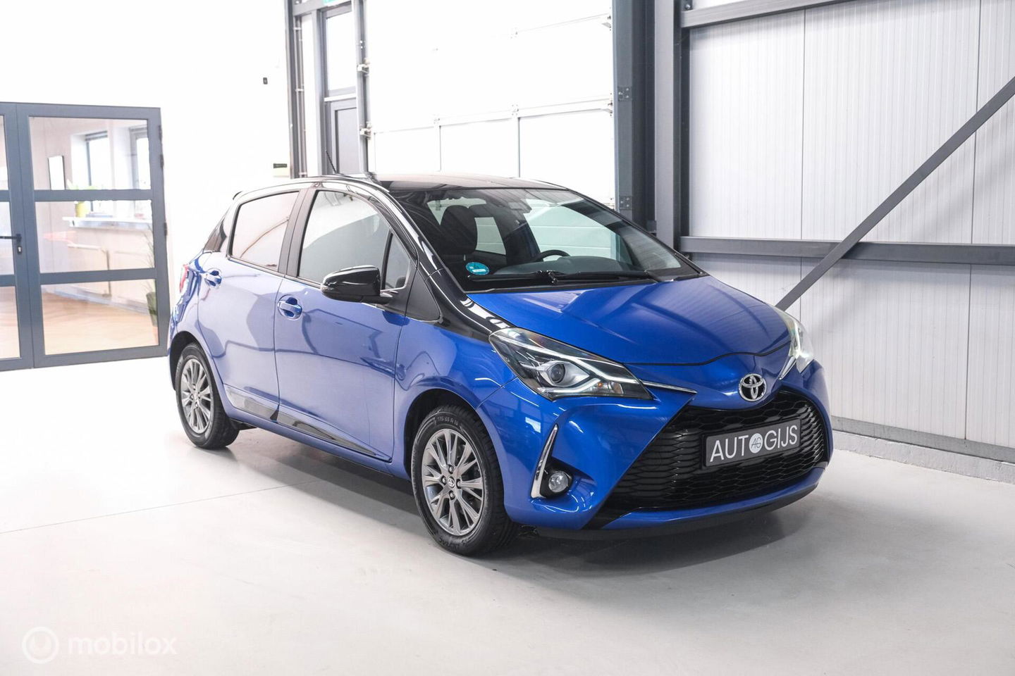 Toyota Yaris 1.5 VVT-i Bi-Tone | Camera | Dealer oh | 1e eig | Trekhaak | NL auto NAP | rijklaarprijs | 112 pk | Lane assist | Cruise |