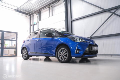 Toyota Yaris 1.5 VVT-i Bi-Tone | Camera | Dealer oh | 1e eig | Trekhaak | NL auto NAP | rijklaarprijs | 112 pk | Lane assist | Cruise |