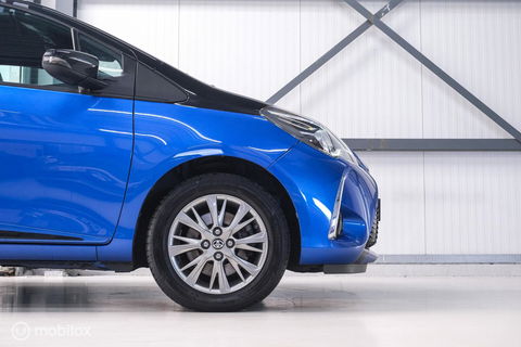 Toyota Yaris 1.5 VVT-i Bi-Tone | Camera | Dealer oh | 1e eig | Trekhaak | NL auto NAP | rijklaarprijs | 112 pk | Lane assist | Cruise |
