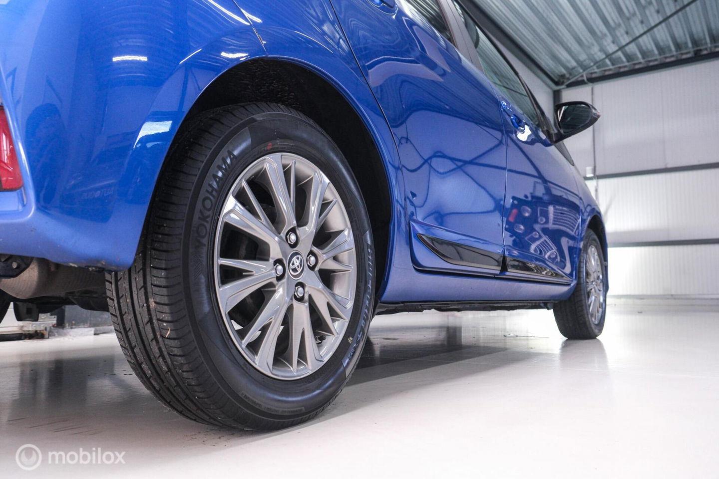 Toyota Yaris 1.5 VVT-i Bi-Tone | Camera | Dealer oh | 1e eig | Trekhaak | NL auto NAP | rijklaarprijs | 112 pk | Lane assist | Cruise |