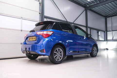 Toyota Yaris 1.5 VVT-i Bi-Tone | Camera | Dealer oh | 1e eig | Trekhaak | NL auto NAP | rijklaarprijs | 112 pk | Lane assist | Cruise |