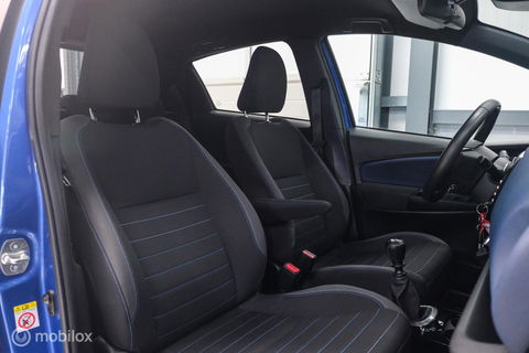 Toyota Yaris 1.5 VVT-i Bi-Tone | Camera | Dealer oh | 1e eig | Trekhaak | NL auto NAP | rijklaarprijs | 112 pk | Lane assist | Cruise |