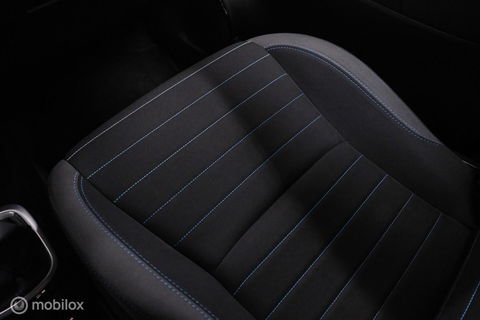 Toyota Yaris 1.5 VVT-i Bi-Tone | Camera | Dealer oh | 1e eig | Trekhaak | NL auto NAP | rijklaarprijs | 112 pk | Lane assist | Cruise |