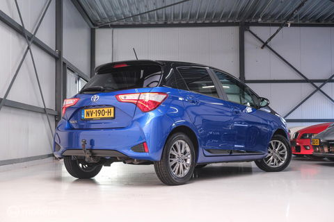 Toyota Yaris 1.5 VVT-i Bi-Tone | Camera | Dealer oh | 1e eig | Trekhaak | NL auto NAP | rijklaarprijs | 112 pk | Lane assist | Cruise |