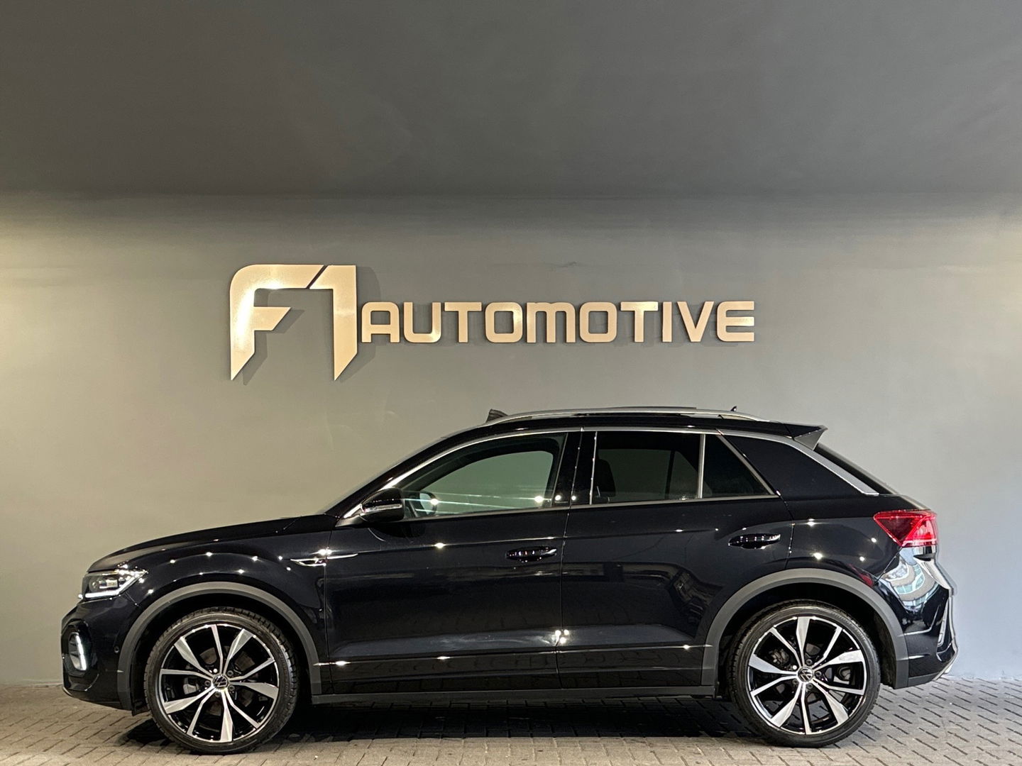 Volkswagen T-Roc 1.5 TSI R-Line Pano|IQ|Keyless|Massage|Camera