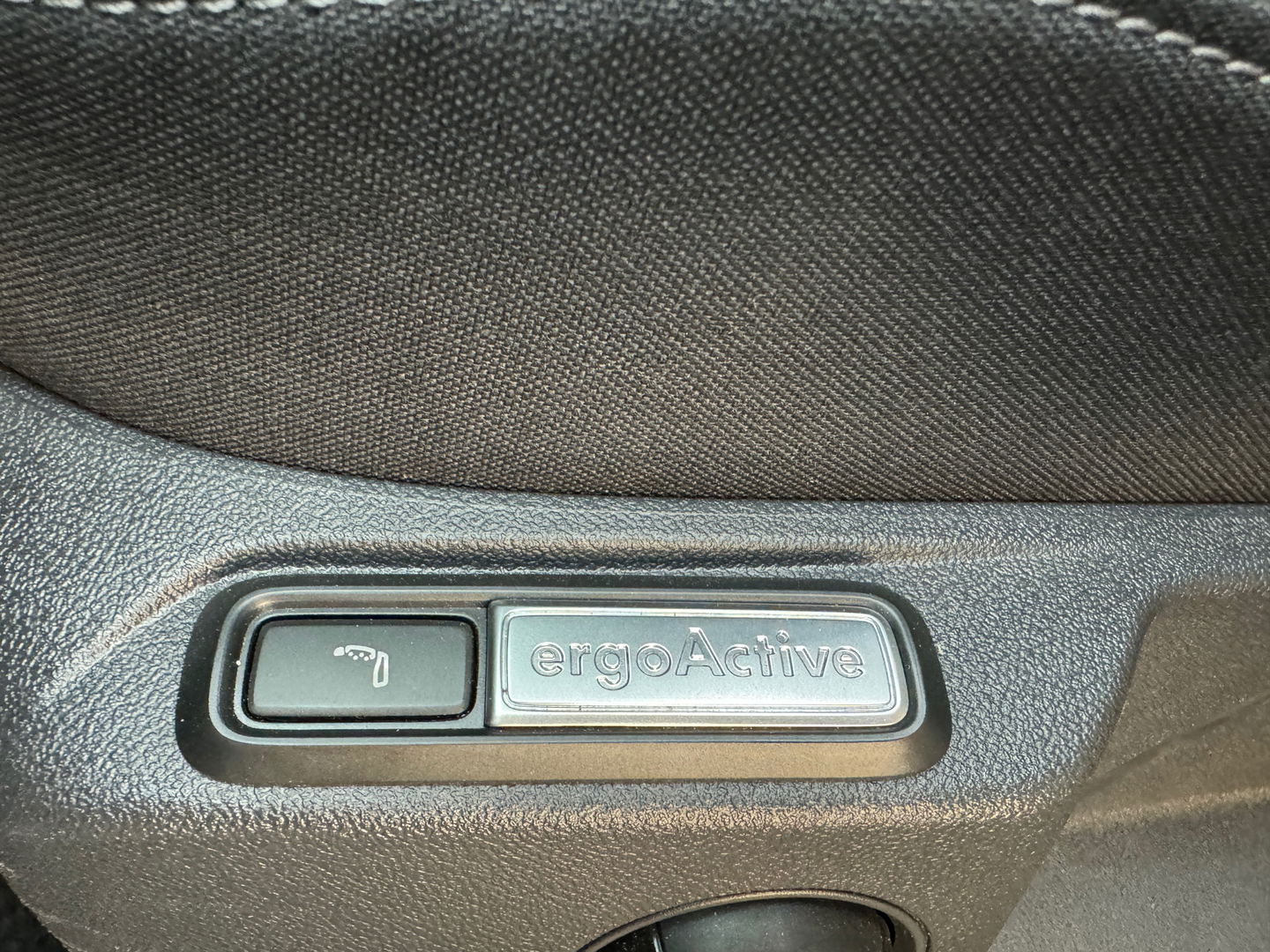 Volkswagen T-Roc 1.5 TSI R-Line Pano|IQ|Keyless|Massage|Camera