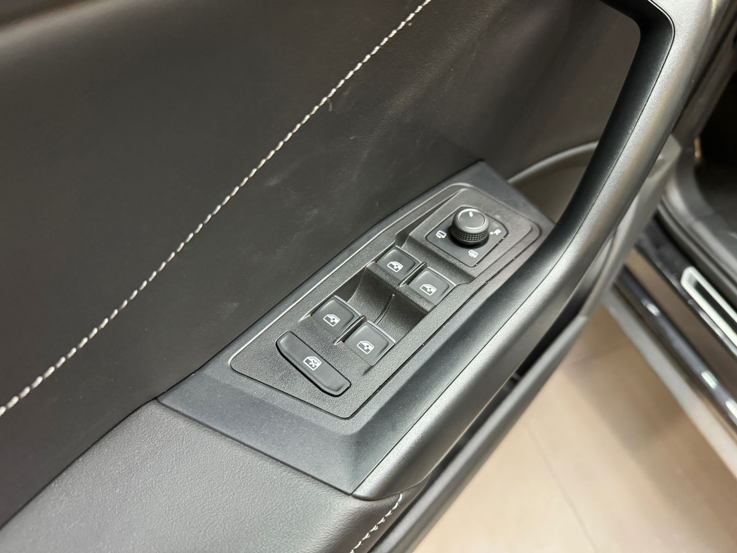 Volkswagen T-Roc 1.5 TSI R-Line Pano|IQ|Keyless|Massage|Camera