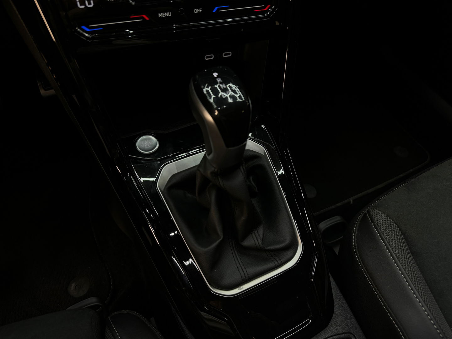 Volkswagen T-Roc 1.5 TSI R-Line Pano|IQ|Keyless|Massage|Camera