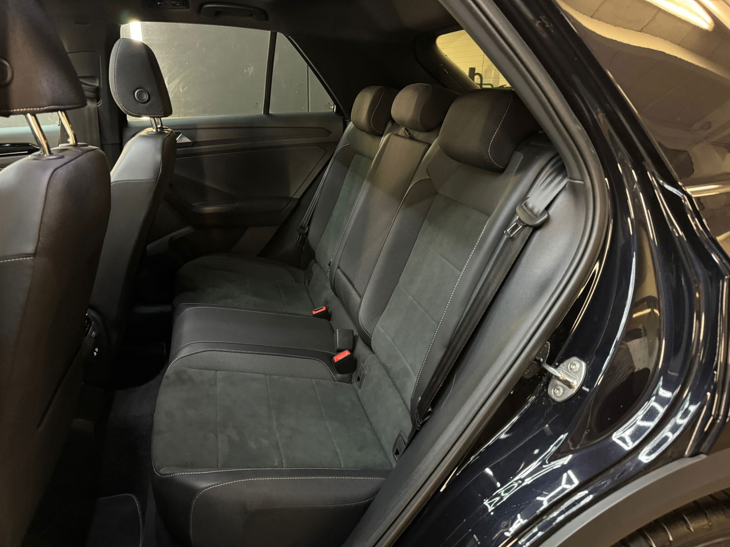 Volkswagen T-Roc 1.5 TSI R-Line Pano|IQ|Keyless|Massage|Camera