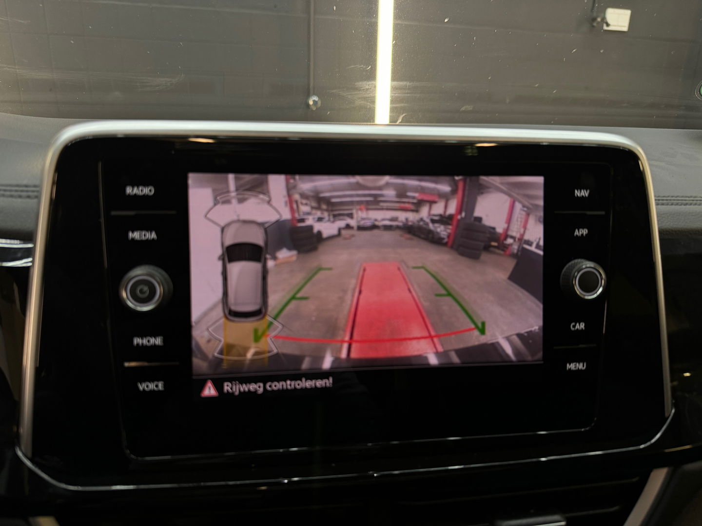 Volkswagen T-Roc 1.5 TSI R-Line Pano|IQ|Keyless|Massage|Camera