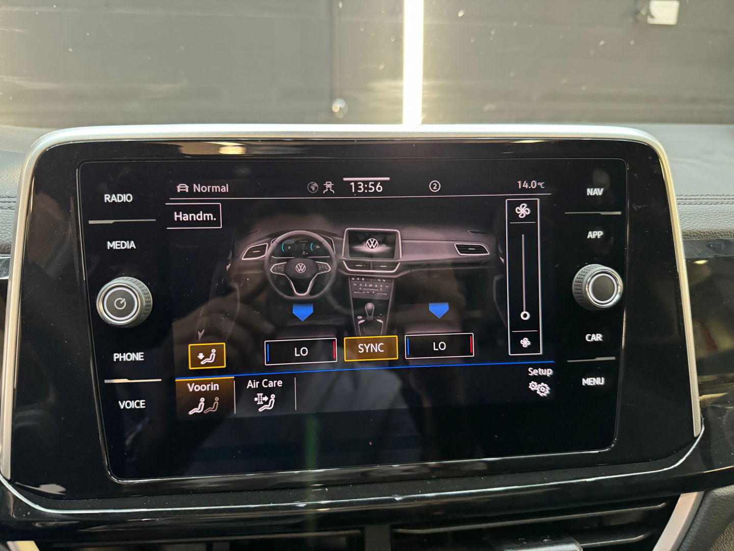 Volkswagen T-Roc 1.5 TSI R-Line Pano|IQ|Keyless|Massage|Camera