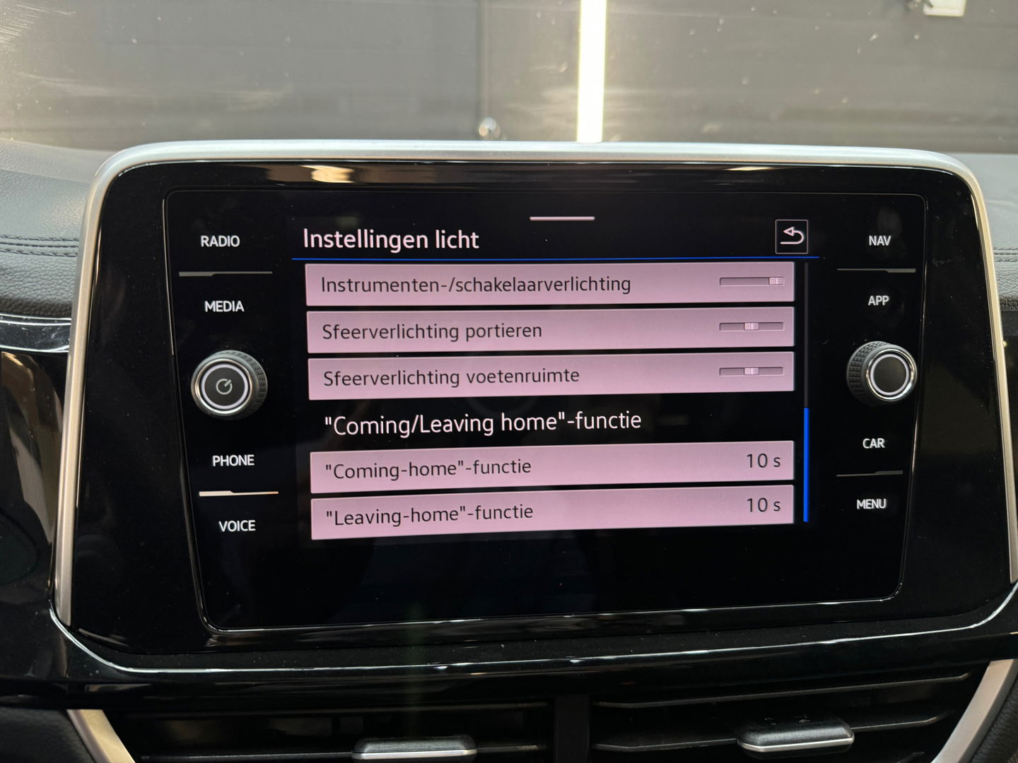 Volkswagen T-Roc 1.5 TSI R-Line Pano|IQ|Keyless|Massage|Camera