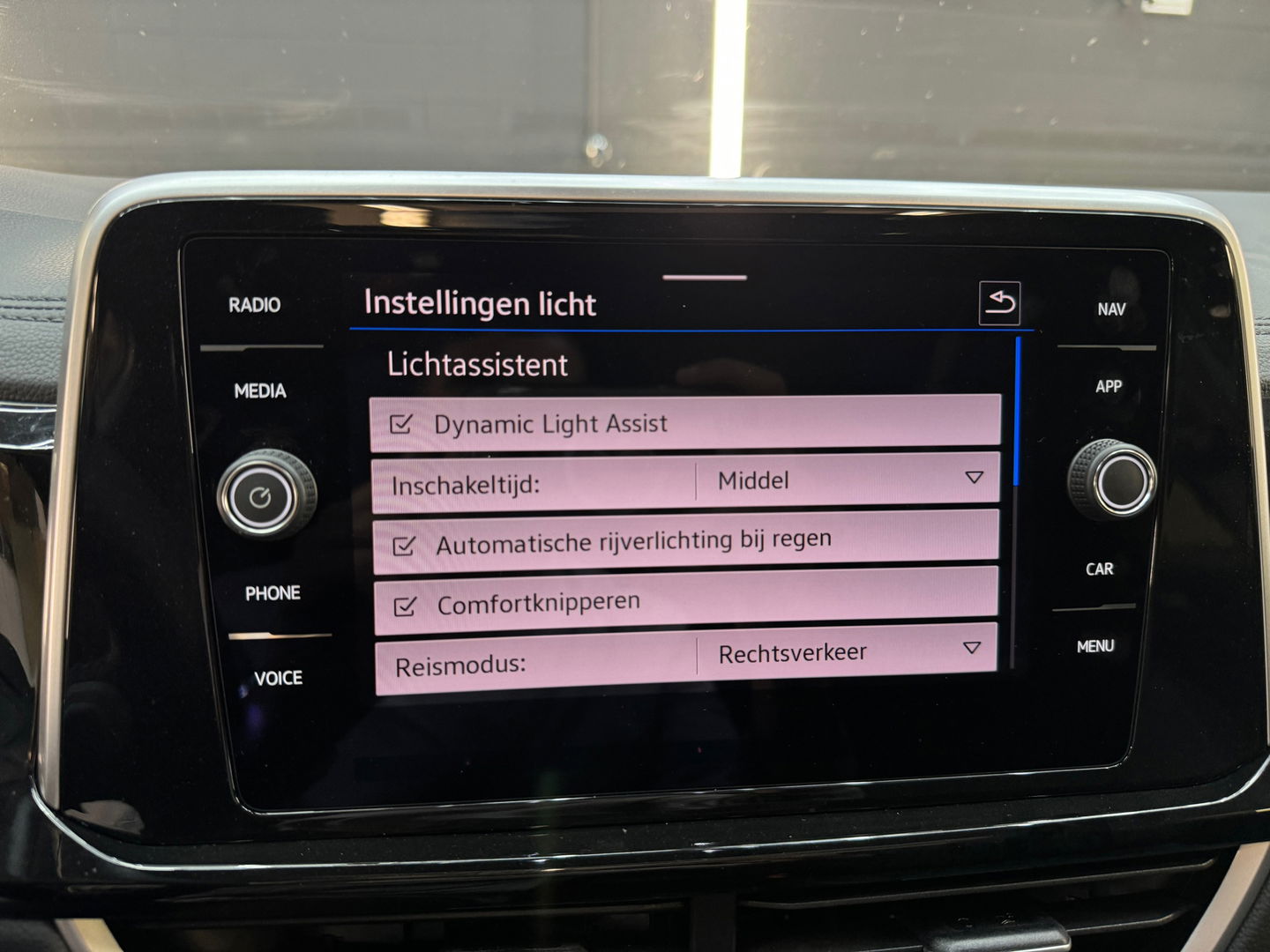 Volkswagen T-Roc 1.5 TSI R-Line Pano|IQ|Keyless|Massage|Camera