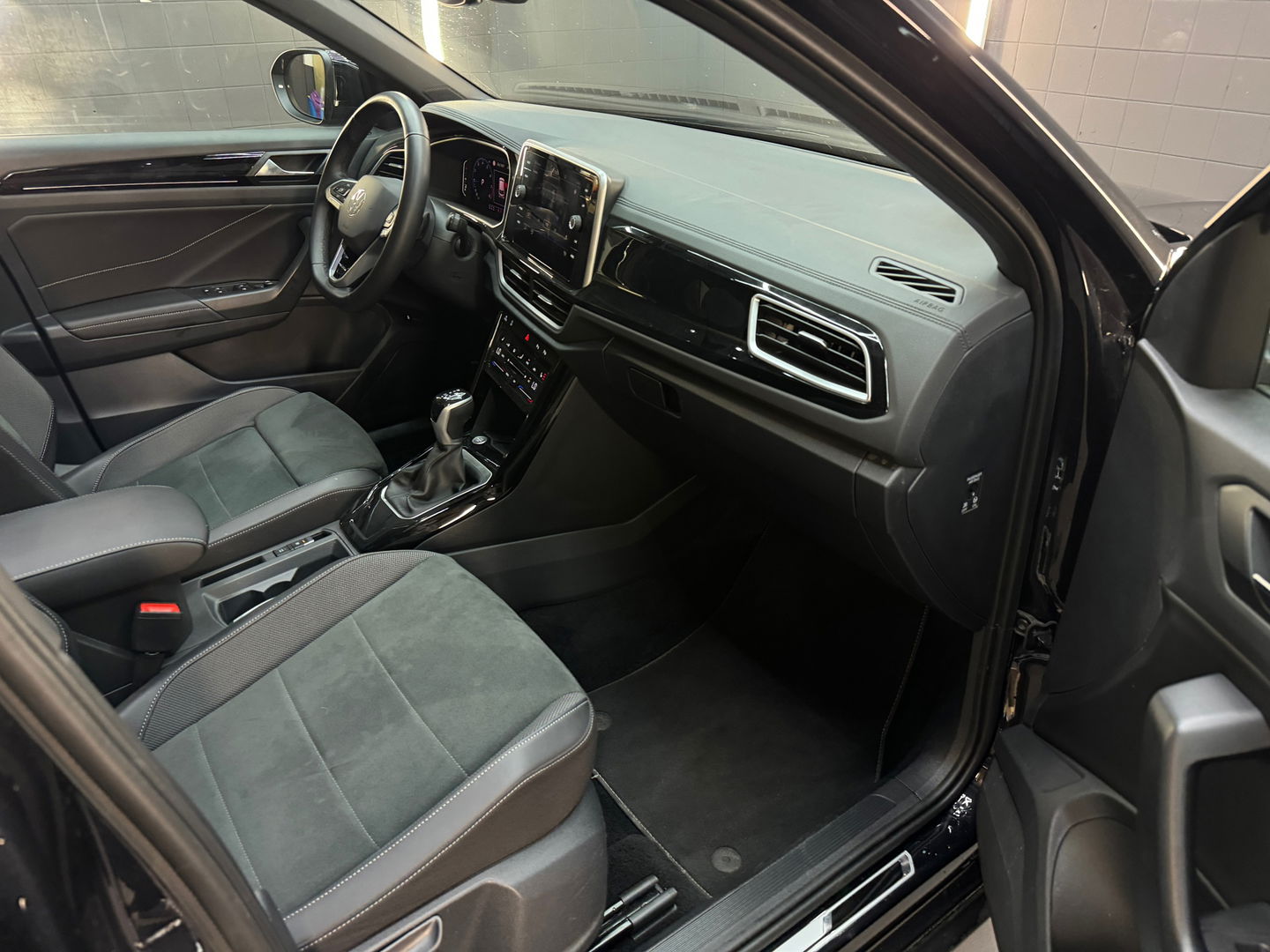 Volkswagen T-Roc 1.5 TSI R-Line Pano|IQ|Keyless|Massage|Camera