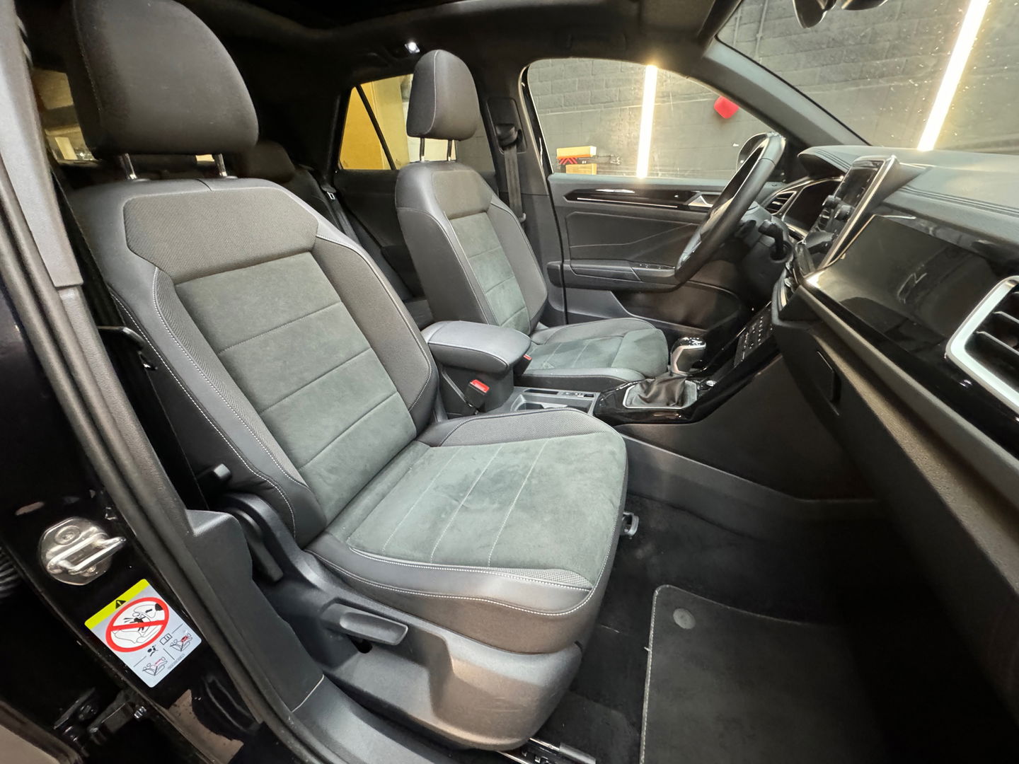 Volkswagen T-Roc 1.5 TSI R-Line Pano|IQ|Keyless|Massage|Camera