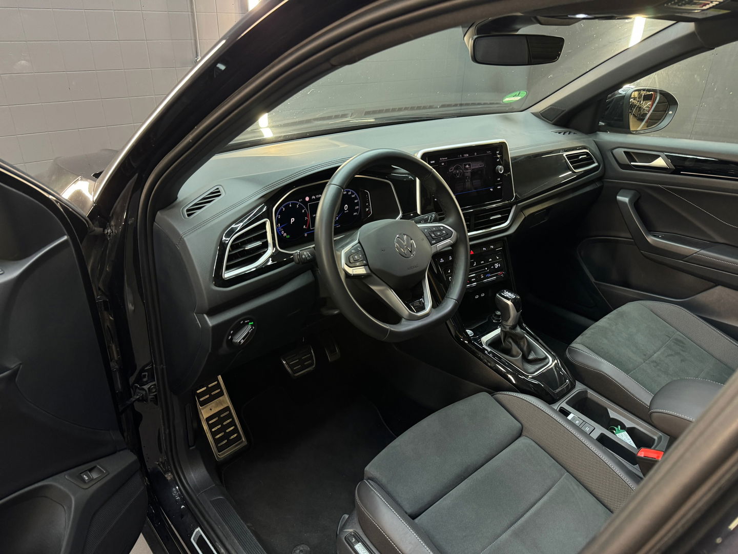 Volkswagen T-Roc 1.5 TSI R-Line Pano|IQ|Keyless|Massage|Camera