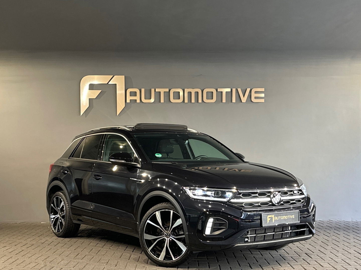 Volkswagen T-Roc 1.5 TSI R-Line Pano|IQ|Keyless|Massage|Camera