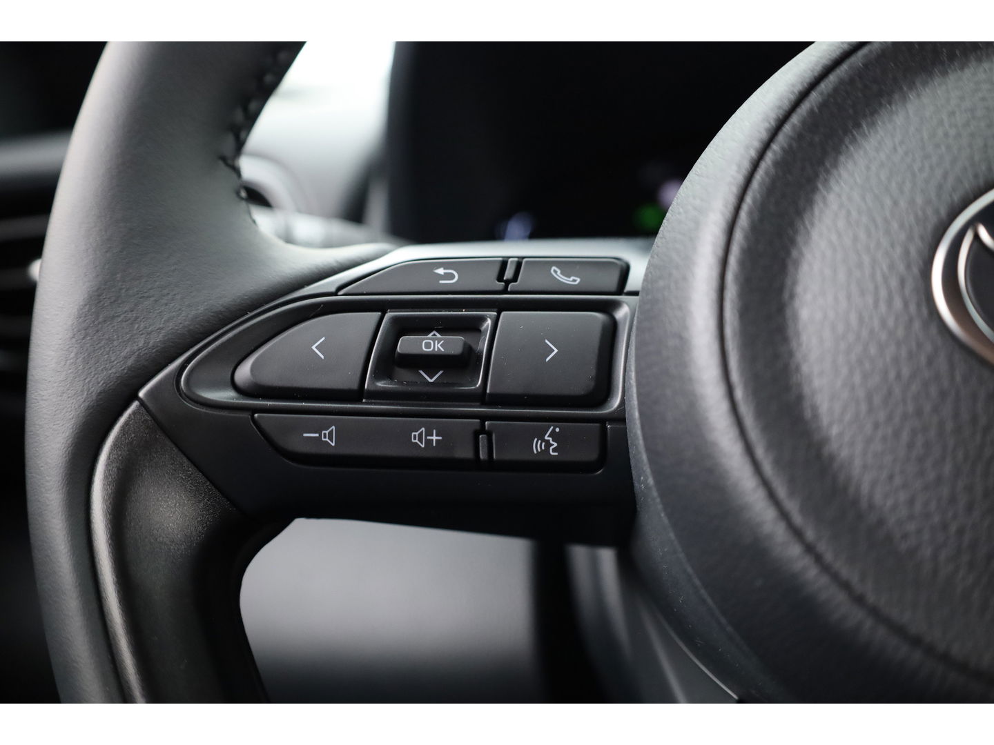 Toyota Yaris Cross 1.5 Hybrid Teamplayer 130pk | Winter pakket | Safety pakket | Navi | Adapt. Cruise | Camera | Keyless