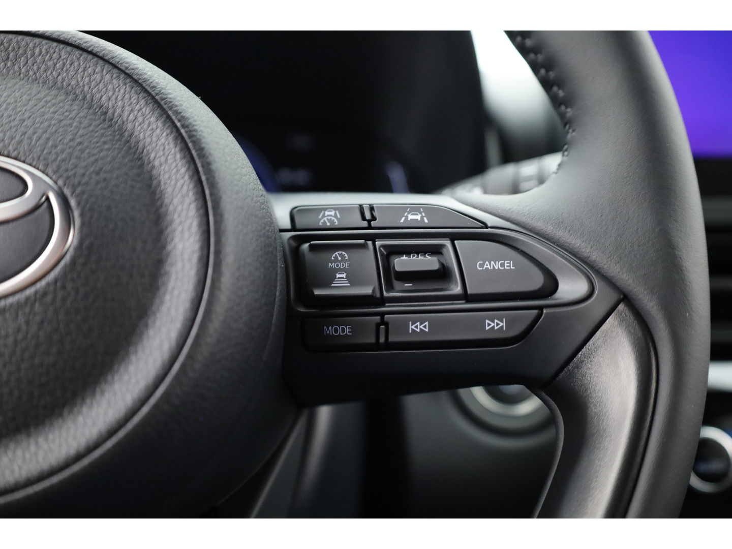 Toyota Yaris Cross 1.5 Hybrid Teamplayer 130pk | Winter pakket | Safety pakket | Navi | Adapt. Cruise | Camera | Keyless