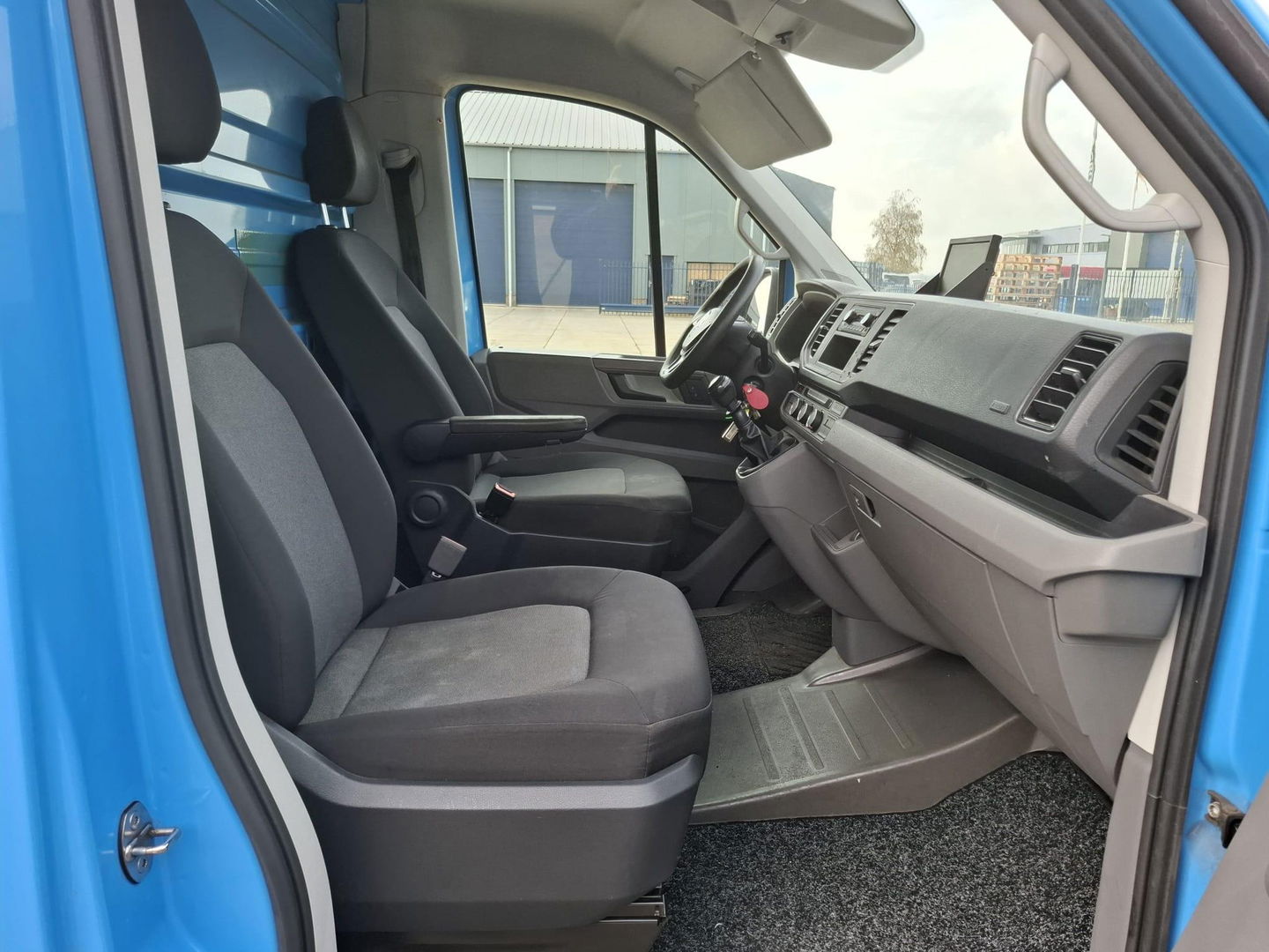 Volkswagen Crafter 35 2.0 TDI L4H3 BAKWAGEN MET DEUREN / EURO 6 / N.A.P / DEALER ONDERHOUDEN