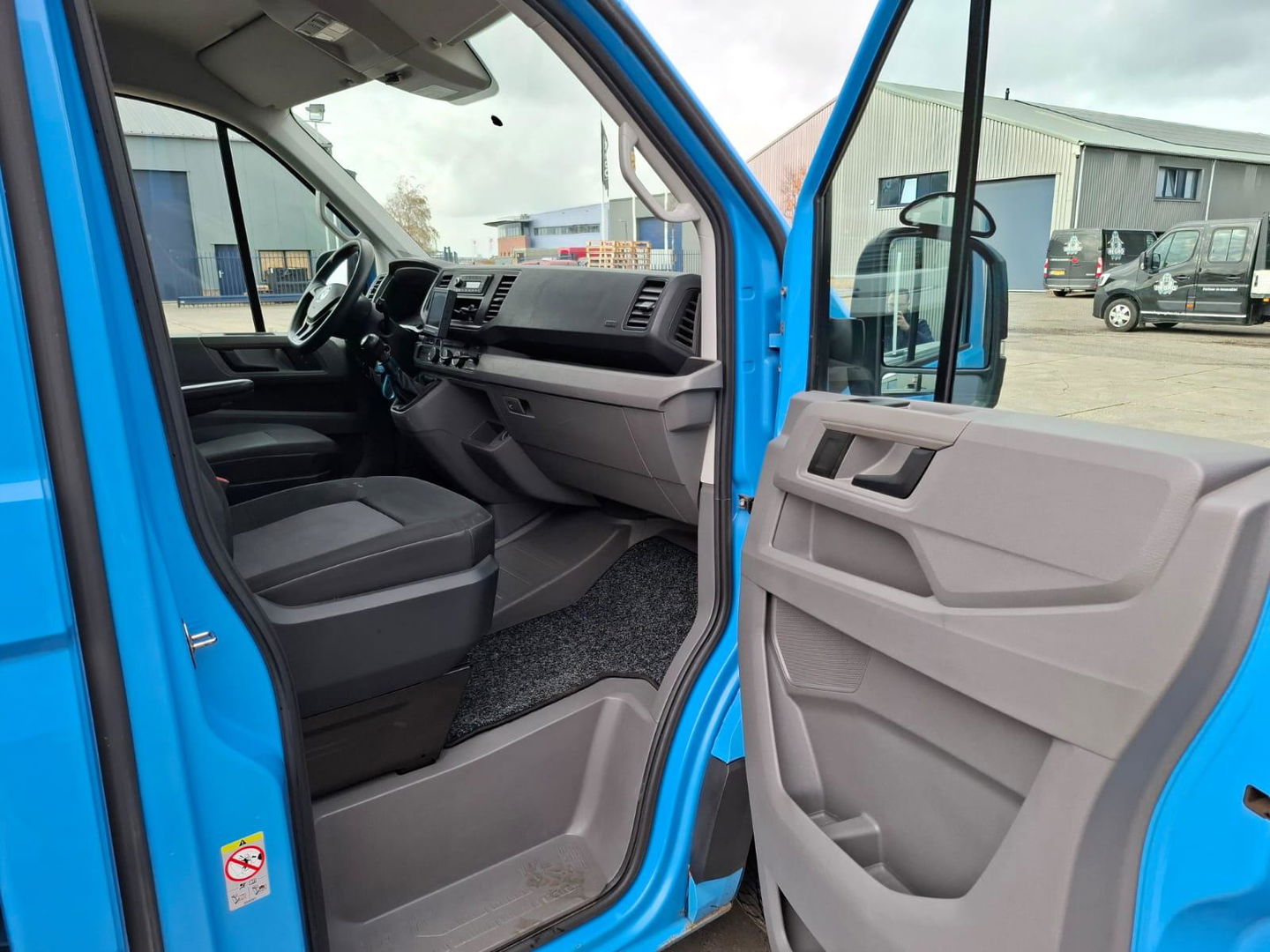 Volkswagen Crafter 35 2.0 TDI L4H3 BAKWAGEN MET DEUREN / EURO 6 / N.A.P / DEALER ONDERHOUDEN