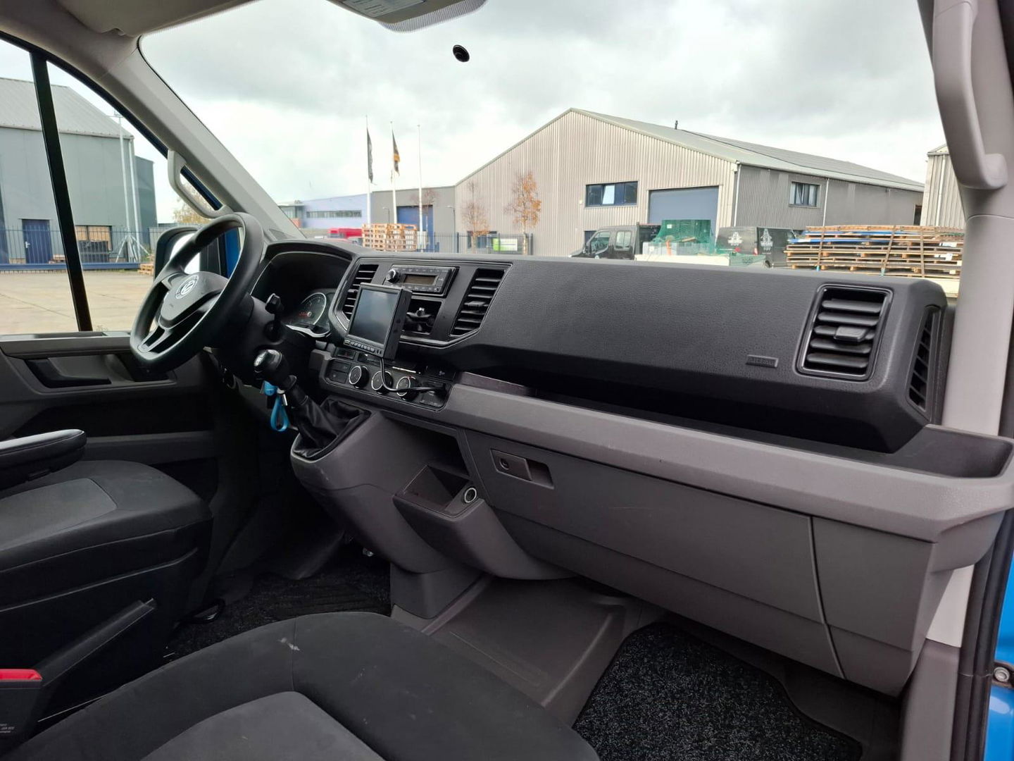 Volkswagen Crafter 35 2.0 TDI L4H3 BAKWAGEN MET DEUREN / EURO 6 / N.A.P / DEALER ONDERHOUDEN
