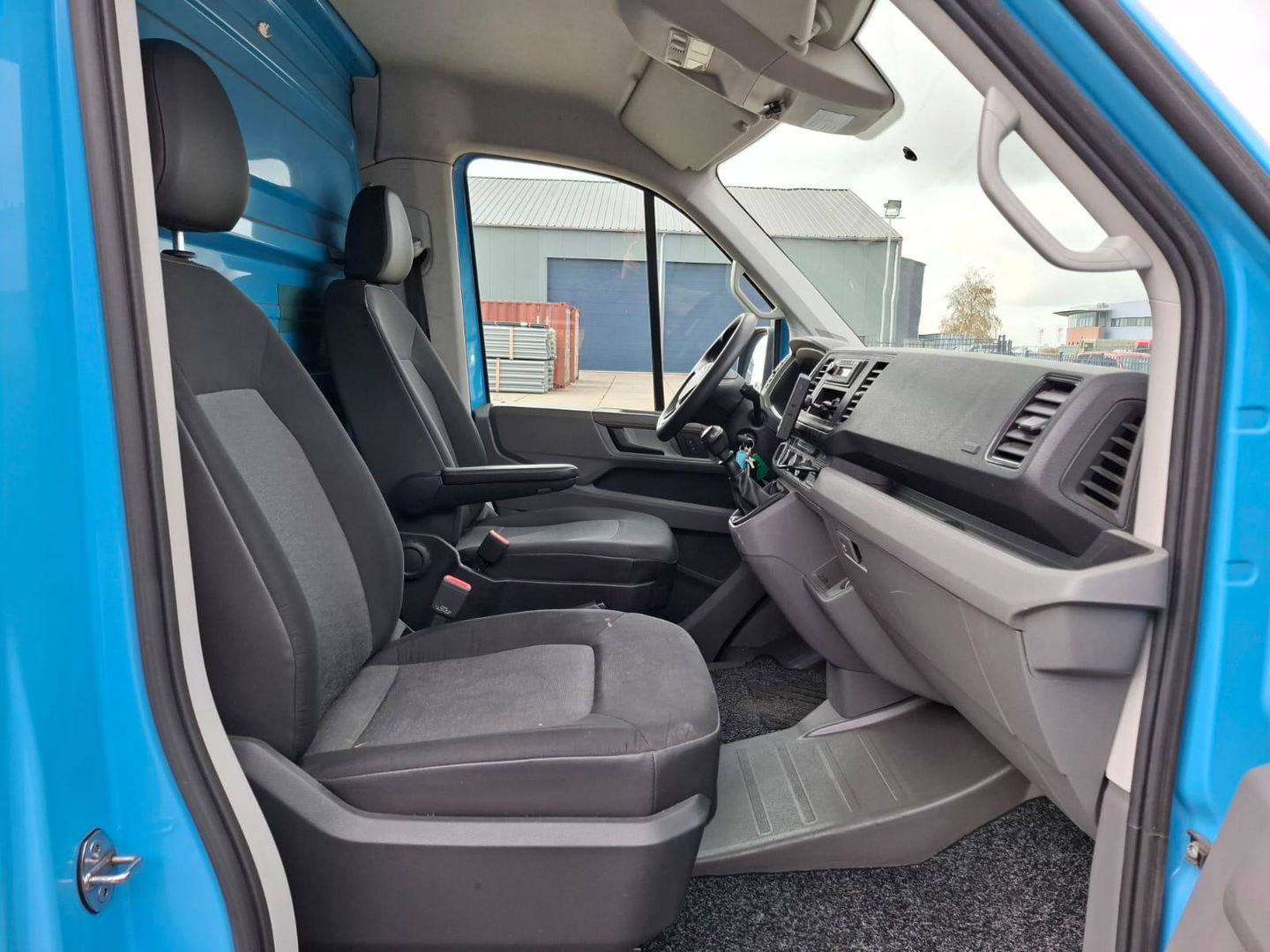 Volkswagen Crafter 35 2.0 TDI L4H3 BAKWAGEN MET DEUREN / EURO 6 / N.A.P / DEALER ONDERHOUDEN