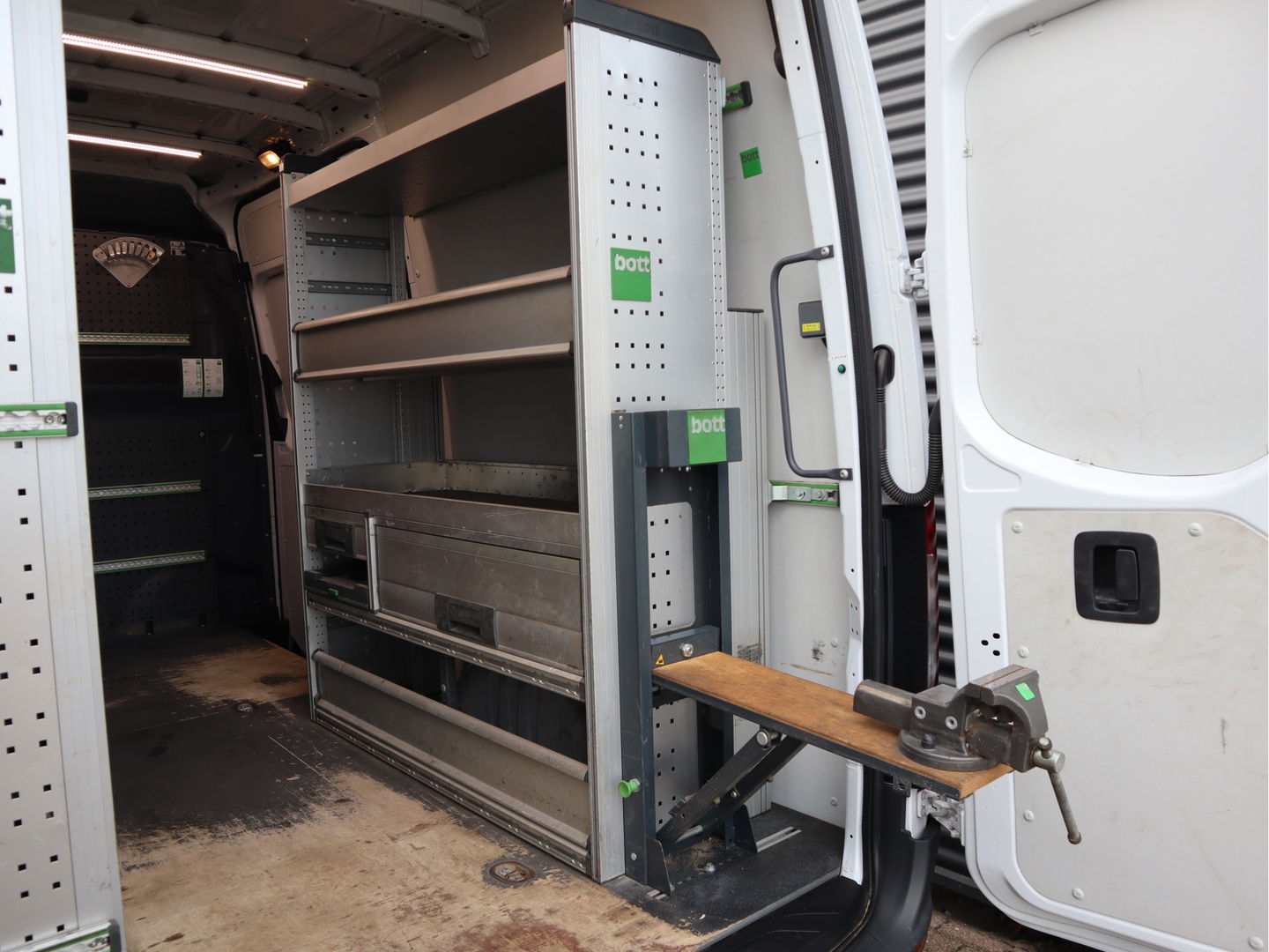 Mercedes-Benz Sprinter 316 CDI Automaat L2H2 RWD - Bott BW Inrichting - LED - 3,5t KG Trekhaak