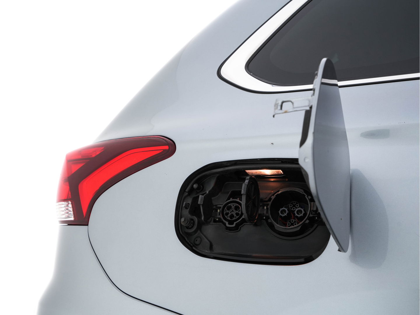 Mitsubishi Outlander 2.0 PHEV Executive Edition AWD Aut.  *LEATHER-MICROFIBRE | ROCKFORD-AUDIO | LED-LIGHTS | NAVI-FULLMAP | KEYLESS | CAMERA | HEATED-COMFORTSEATS | ECC | SHIFT-PADDLES | PDC | CRUISE | PRIVACY-GLASS | DAB | TOWBAR | 18''ALU *