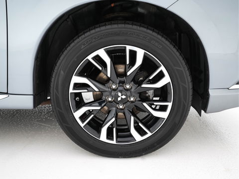 Mitsubishi Outlander 2.0 PHEV Executive Edition AWD Aut.  *LEATHER-MICROFIBRE | ROCKFORD-AUDIO | LED-LIGHTS | NAVI-FULLMAP | KEYLESS | CAMERA | HEATED-COMFORTSEATS | ECC | SHIFT-PADDLES | PDC | CRUISE | PRIVACY-GLASS | DAB | TOWBAR | 18''ALU *