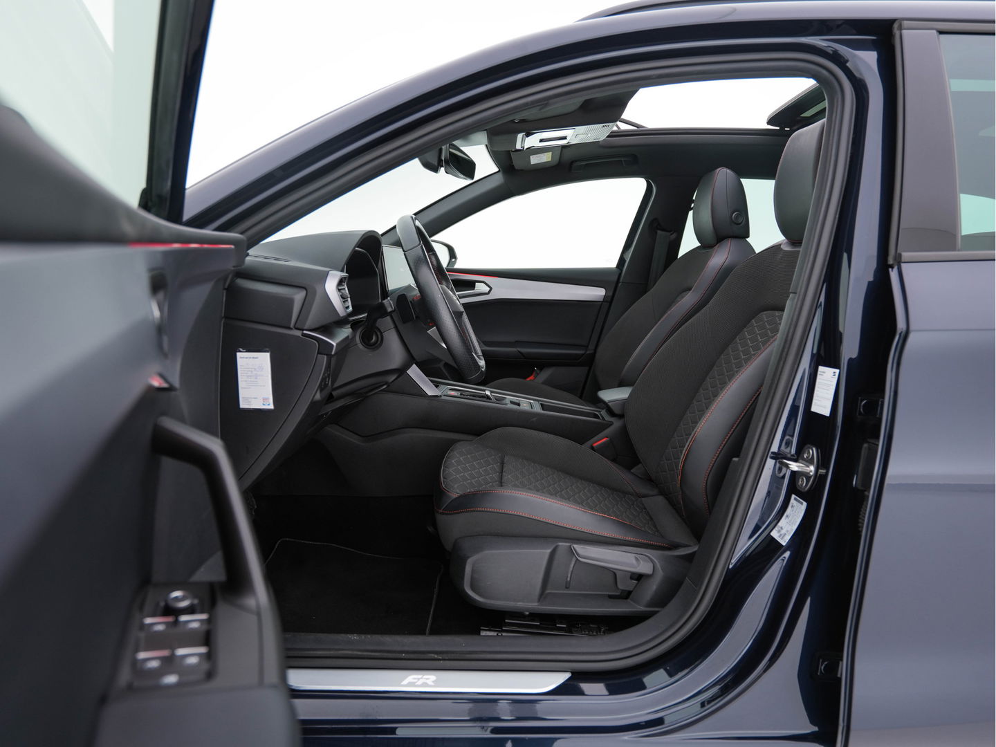 SEAT Leon Sportstourer 2.0 TDI FR Business Intense (INCL-BTW) Aut.  *PANO | FULL-LED | ADAPTIVE-CRUISE | DIGI-COCKPIT | NAVI-FULLMAP | LEATHER-MICROFIBRE | CARPLAY | KEYLESS | SHIFT-PADDLES | SPORT-SEATS | AMBIENT-LIGHT | CAMERA | 17''ALU | T