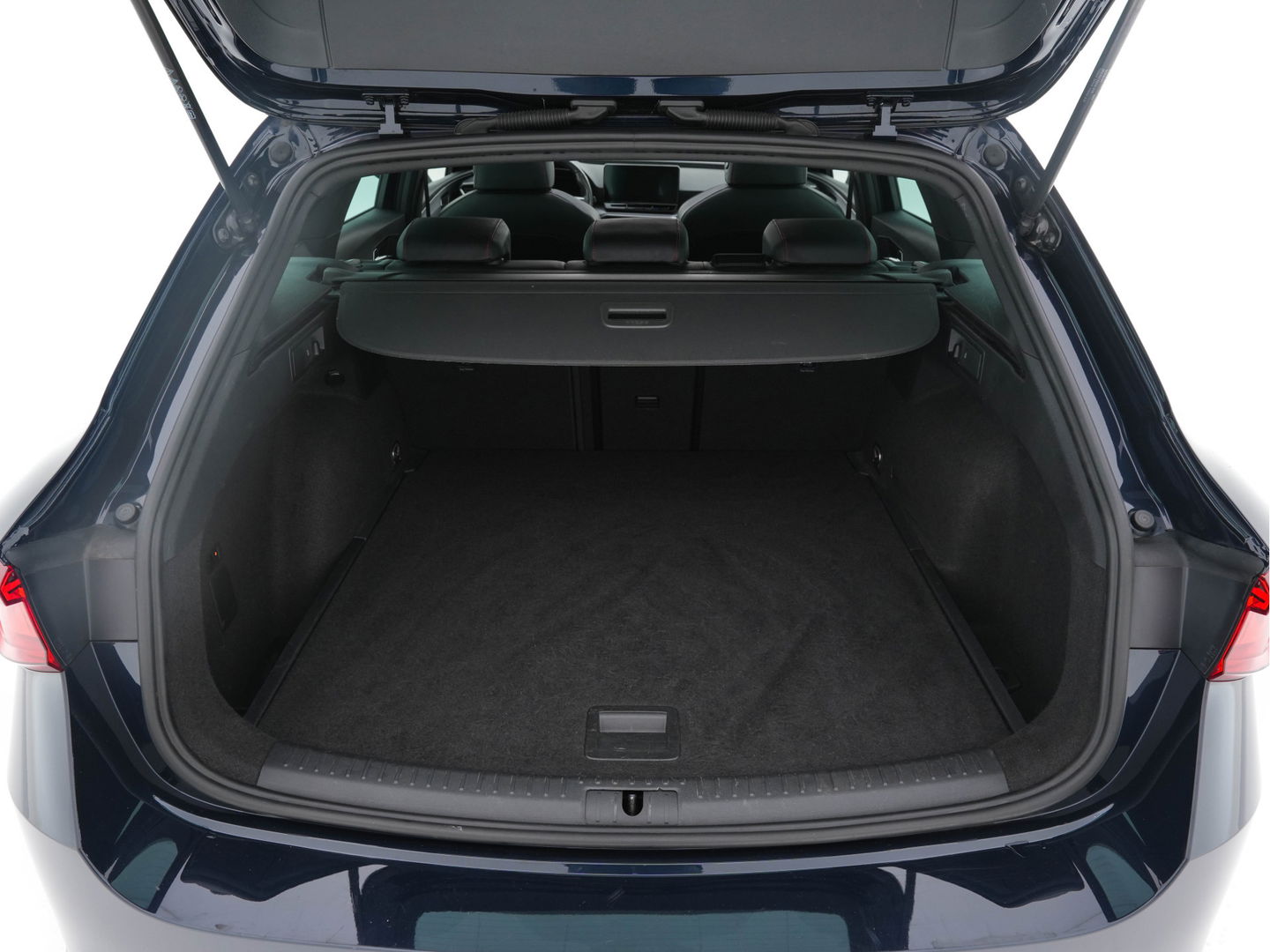 SEAT Leon Sportstourer 2.0 TDI FR Business Intense (INCL-BTW) Aut.  *PANO | FULL-LED | ADAPTIVE-CRUISE | DIGI-COCKPIT | NAVI-FULLMAP | LEATHER-MICROFIBRE | CARPLAY | KEYLESS | SHIFT-PADDLES | SPORT-SEATS | AMBIENT-LIGHT | CAMERA | 17''ALU | T