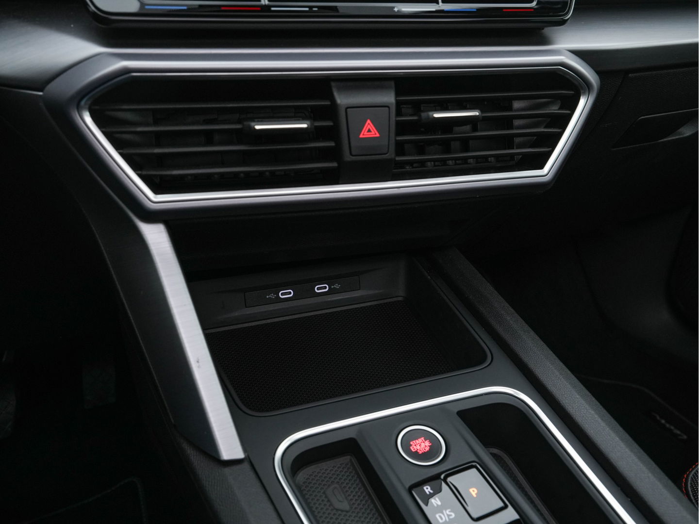 SEAT Leon Sportstourer 2.0 TDI FR Business Intense (INCL-BTW) Aut.  *PANO | FULL-LED | ADAPTIVE-CRUISE | DIGI-COCKPIT | NAVI-FULLMAP | LEATHER-MICROFIBRE | CARPLAY | KEYLESS | SHIFT-PADDLES | SPORT-SEATS | AMBIENT-LIGHT | CAMERA | 17''ALU | T