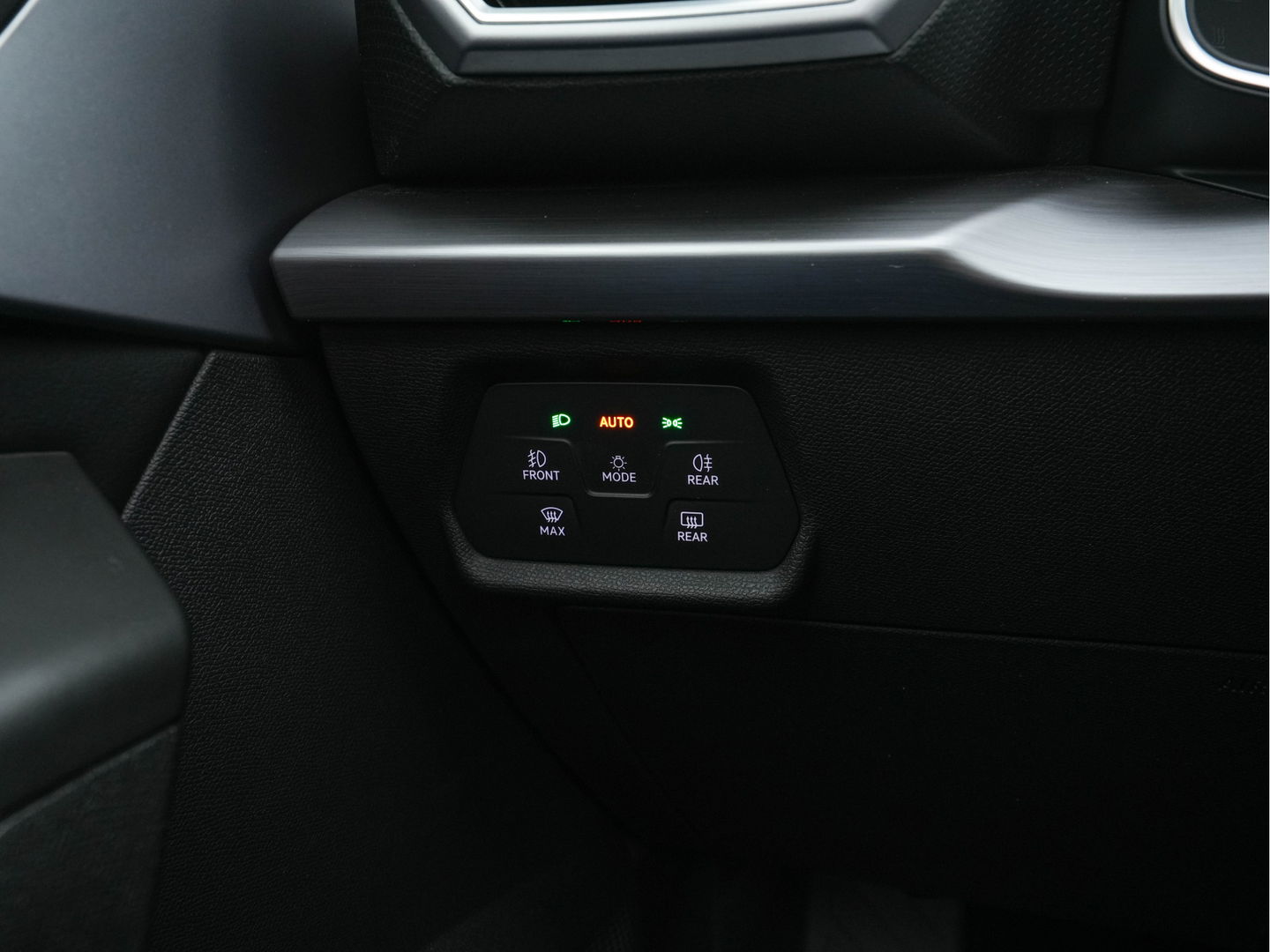 SEAT Leon Sportstourer 2.0 TDI FR Business Intense (INCL-BTW) Aut.  *PANO | FULL-LED | ADAPTIVE-CRUISE | DIGI-COCKPIT | NAVI-FULLMAP | LEATHER-MICROFIBRE | CARPLAY | KEYLESS | SHIFT-PADDLES | SPORT-SEATS | AMBIENT-LIGHT | CAMERA | 17''ALU | T