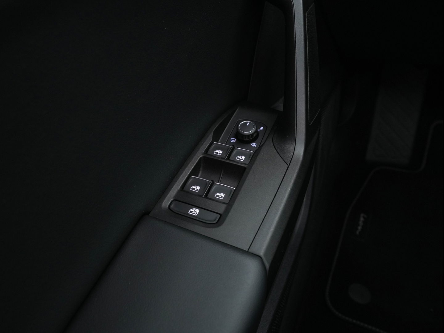 SEAT Leon Sportstourer 2.0 TDI FR Business Intense (INCL-BTW) Aut.  *PANO | FULL-LED | ADAPTIVE-CRUISE | DIGI-COCKPIT | NAVI-FULLMAP | LEATHER-MICROFIBRE | CARPLAY | KEYLESS | SHIFT-PADDLES | SPORT-SEATS | AMBIENT-LIGHT | CAMERA | 17''ALU | T