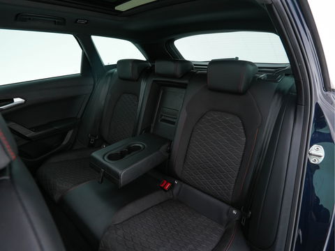 SEAT Leon Sportstourer 2.0 TDI FR Business Intense (INCL-BTW) Aut.  *PANO | FULL-LED | ADAPTIVE-CRUISE | DIGI-COCKPIT | NAVI-FULLMAP | LEATHER-MICROFIBRE | CARPLAY | KEYLESS | SHIFT-PADDLES | SPORT-SEATS | AMBIENT-LIGHT | CAMERA | 17''ALU | T