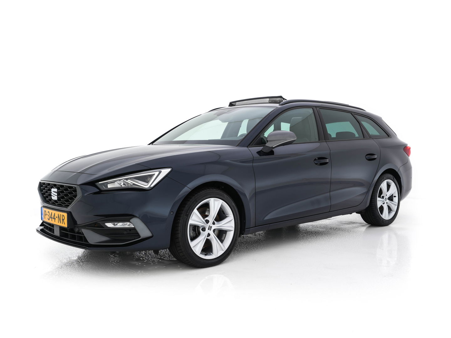 SEAT Leon Sportstourer 2.0 TDI FR Business Intense (INCL-BTW) Aut.  *PANO | FULL-LED | ADAPTIVE-CRUISE | DIGI-COCKPIT | NAVI-FULLMAP | LEATHER-MICROFIBRE | CARPLAY | KEYLESS | SHIFT-PADDLES | SPORT-SEATS | AMBIENT-LIGHT | CAMERA | 17''ALU | T