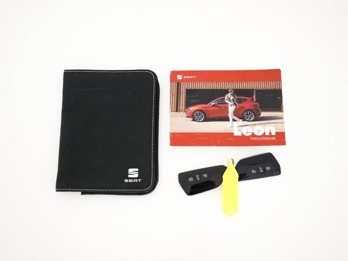 SEAT Leon Sportstourer 2.0 TDI FR Business Intense (INCL-BTW) Aut.  *PANO | FULL-LED | ADAPTIVE-CRUISE | DIGI-COCKPIT | NAVI-FULLMAP | LEATHER-MICROFIBRE | CARPLAY | KEYLESS | SHIFT-PADDLES | SPORT-SEATS | AMBIENT-LIGHT | CAMERA | 17''ALU | T