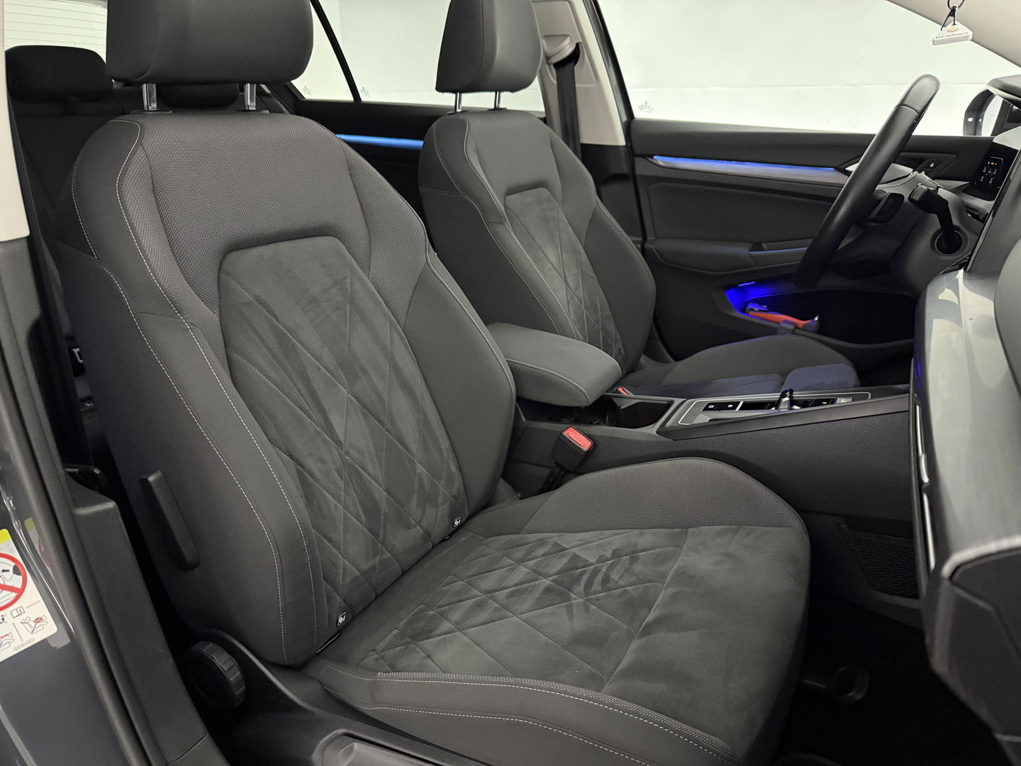 Volkswagen Golf 1.5 eTSI Style | Pano | Memory | Virtual | Massage | Sfeer | Camera | Carplay | Adaptive Cruise | NAP