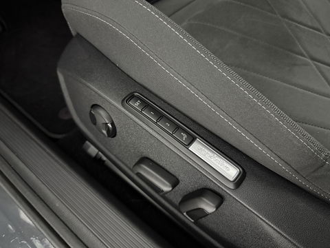 Volkswagen Golf 1.5 eTSI Style | Pano | Memory | Virtual | Massage | Sfeer | Camera | Carplay | Adaptive Cruise | NAP