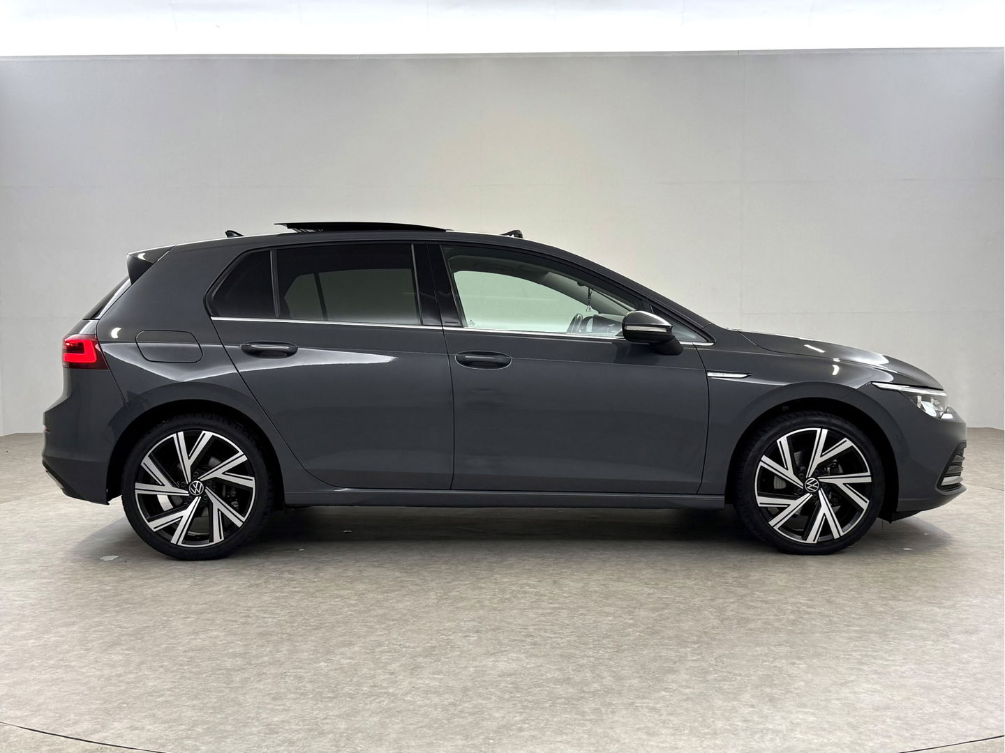 Volkswagen Golf 1.5 eTSI Style | Pano | Memory | Virtual | Massage | Sfeer | Camera | Carplay | Adaptive Cruise | NAP