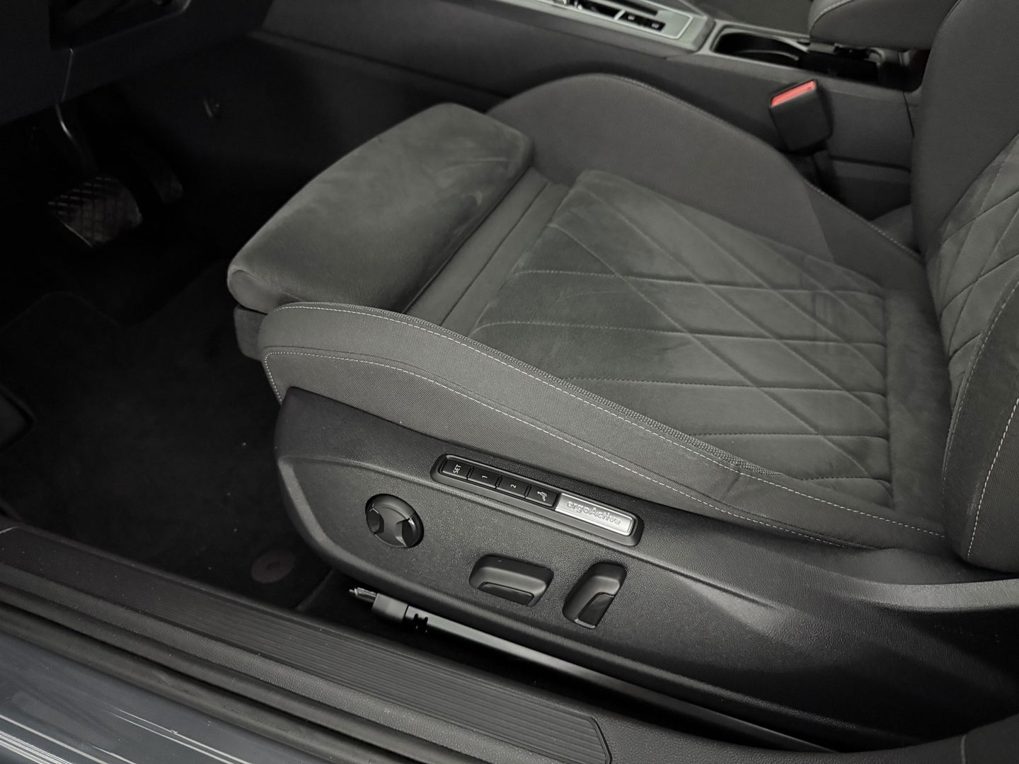 Volkswagen Golf 1.5 eTSI Style | Pano | Memory | Virtual | Massage | Sfeer | Camera | Carplay | Adaptive Cruise | NAP