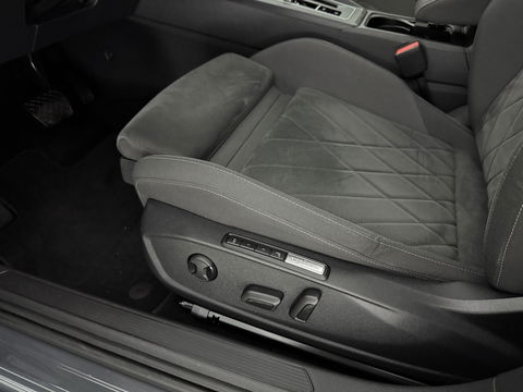 Volkswagen Golf 1.5 eTSI Style | Pano | Memory | Virtual | Massage | Sfeer | Camera | Carplay | Adaptive Cruise | NAP