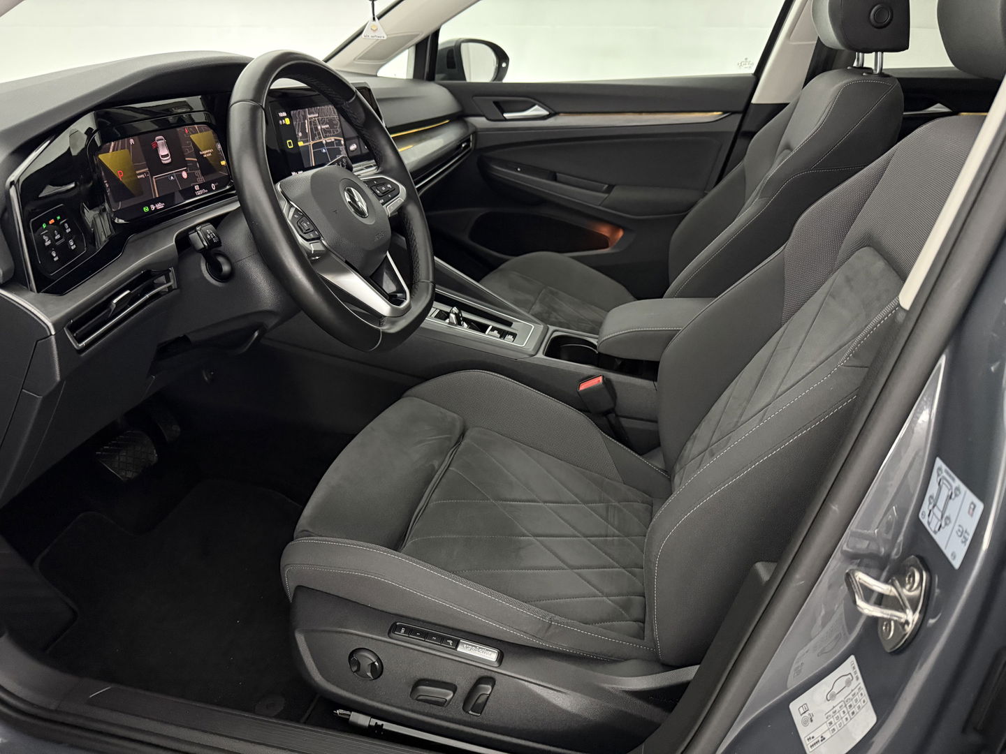 Volkswagen Golf 1.5 eTSI Style | Pano | Memory | Virtual | Massage | Sfeer | Camera | Carplay | Adaptive Cruise | NAP