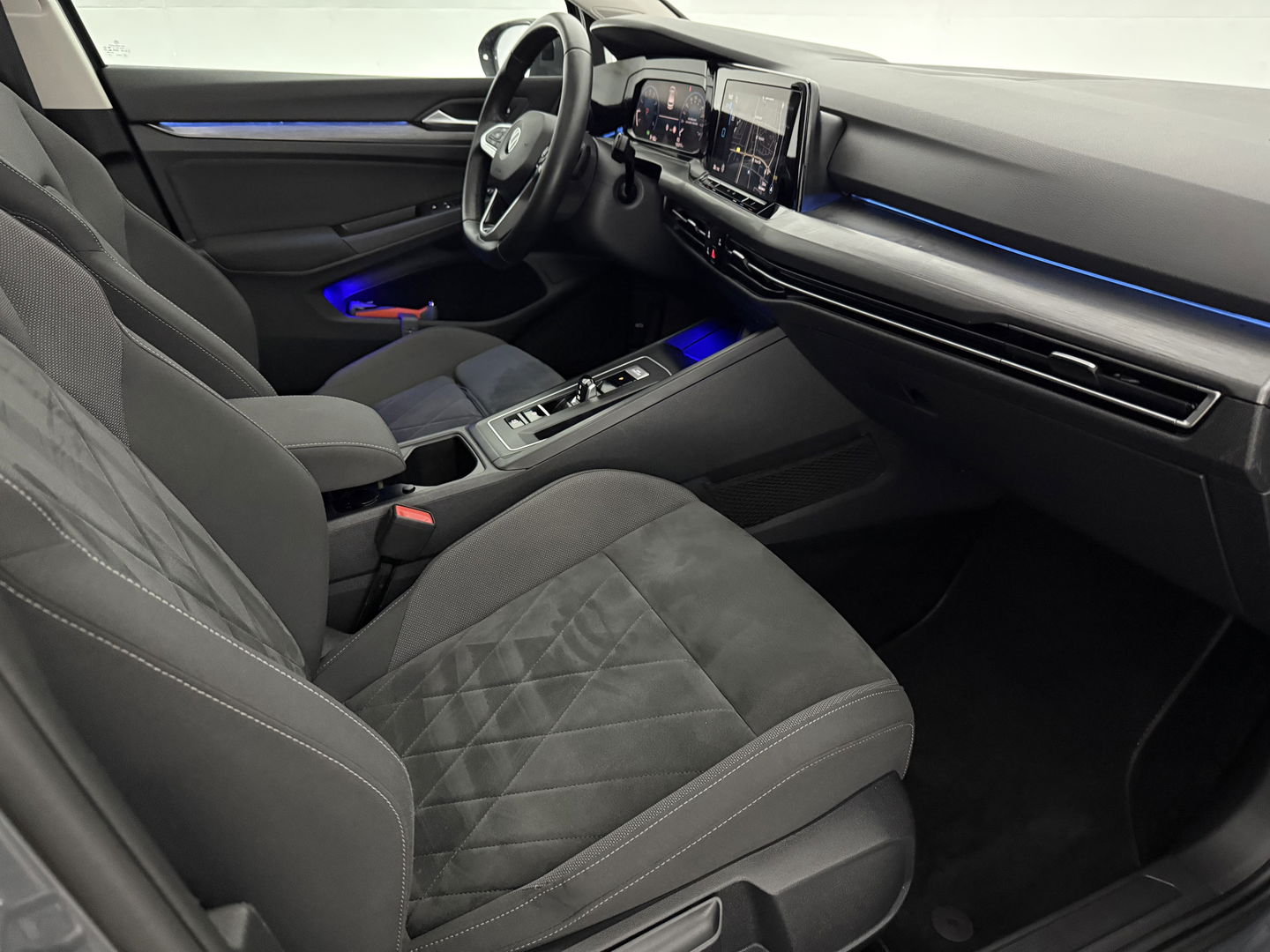 Volkswagen Golf 1.5 eTSI Style | Pano | Memory | Virtual | Massage | Sfeer | Camera | Carplay | Adaptive Cruise | NAP