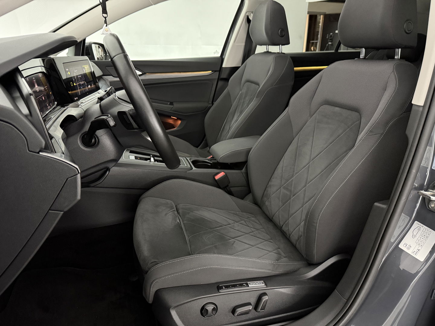 Volkswagen Golf 1.5 eTSI Style | Pano | Memory | Virtual | Massage | Sfeer | Camera | Carplay | Adaptive Cruise | NAP