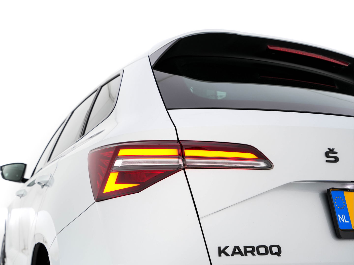 Škoda Karoq 1.5 TSI ACT Sportline (INCL-BTW) Aut. *PANO | DIGI-COCKPIT | ADAPTIVE-CRUISE | FULL-LED | BLIND-SPOT | HEATED-SPORTSEATS | CAMERA | AMBIENT-LIGHT | NAVI-FULLMAP | KEYLESS | DAB+ | SHIFT-PADDLES | PRIVACY-GLASS | .