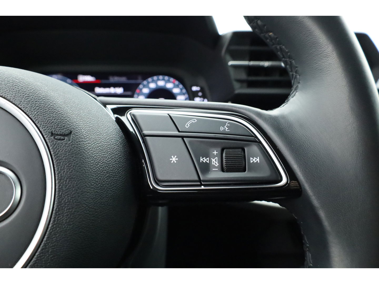 Audi A3 Sportback 30 TFSI Pro Line | facelift model | Camera | Keyless | Stoelverw. | Cruise | 18''